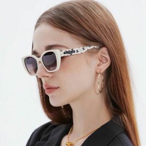 Cheap Wholesale Small Fashion PC Sunglasses Women Outdoor Polarized Sunglass Frame Female Fashion Eyewear UV400 Plastic Sun Glasses