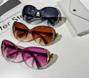 Classic New Fashion Ladies Sunglasses with Fox Head Big Frame UV400 PC Plastic Lenses Diamond Stone Sunglasses for Lady
