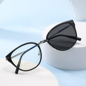 Dropshipping Products Fashionable Cat eye Color changing Sunglasses for Women
