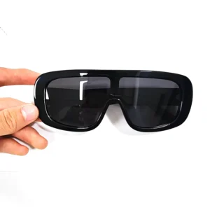 Fashion Black Square Shield Sunglasses One Piece Lens Bold Frame Design UV Blocking Eyewear for Streetwear Beach Looks