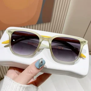 Fashion Sunglasses with Large Frame and UV Protection
