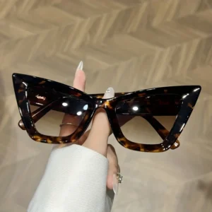 Luxury Designer Women’S Oversized Cat Eye Fashion Glasses Retro Gradient Brown to Clear Protection for Casual Outings