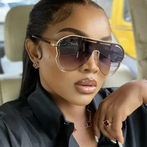 New Fashion Large Frame New Design Women Sunglasses for Party Traveling KD 8024
