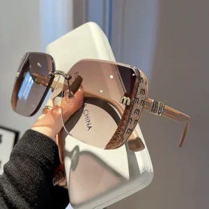 New Fashion UV400 Women’s Sunglasses Titanium Square Frame with Fine Flash Red Book PC Lenses