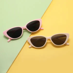 New Plastic Frame Sunglasses Men Female Fashionable Sunglasses UV 400 Sunglasses