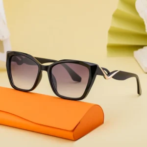 Plastic Frame Women Sunglasses for Outdoor Fashion Design Sunglasses