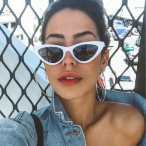 Simple Style Retro Trendy Cat Eye Frame Women Sunglasses Plastic Frame Girl Cool Shaped Sunglasses for Unisex