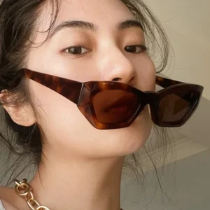 Tortoise Cat Eye Sexy UV400 Sunglasses Popular Irregular Triangle Vintage Eyewear with Irregular Plastic Frames and Shade